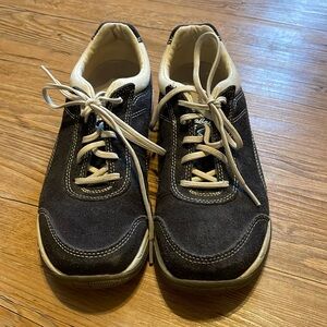 Cabela’s sneaker style shoe dark navy suede size eight